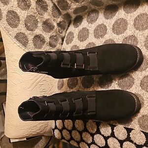 BRAND NEW BLONDO WATERPROOF BOOTS NEVER WORN SIZE 9.5 WARM CLASSY EDGY